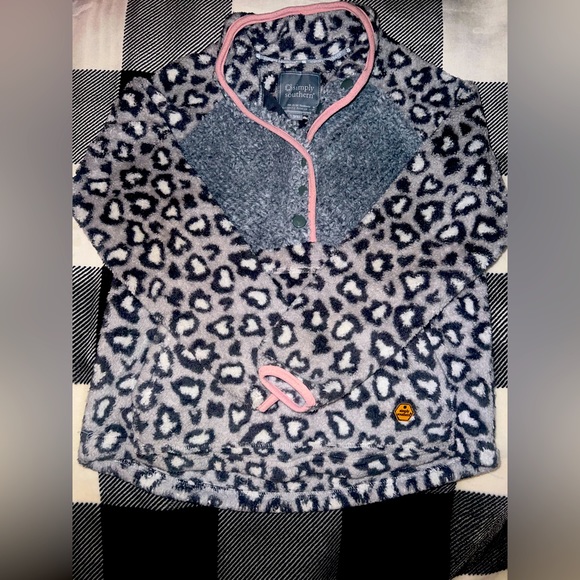 🩶Simply Southern gray leopard half button sherpa🩶 - Picture 1 of 2
